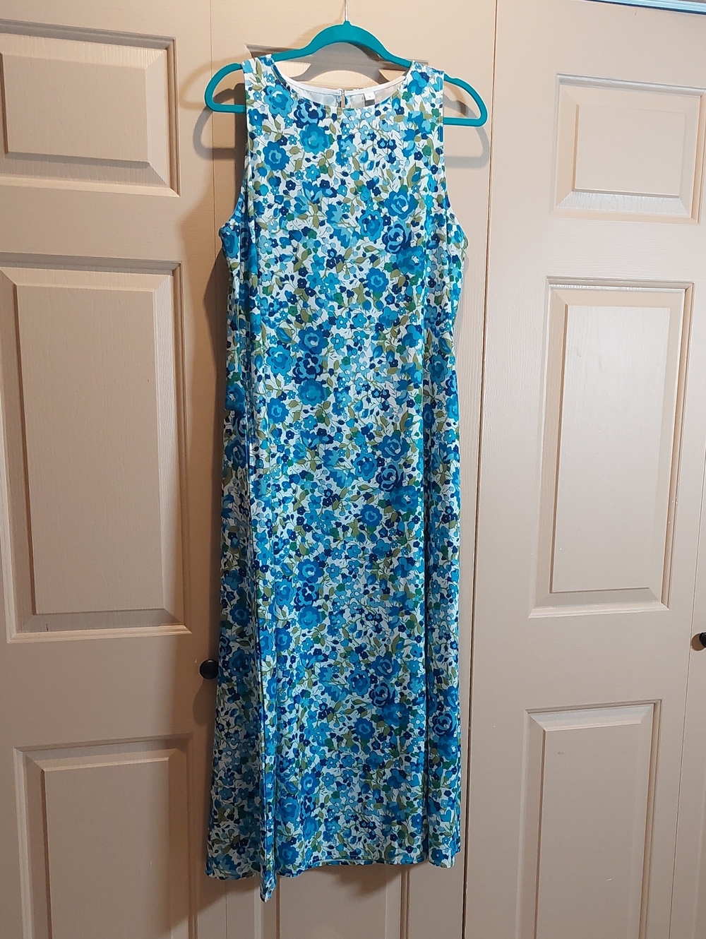 Blue Floral Sleeveless Maxi Dress With Pockets